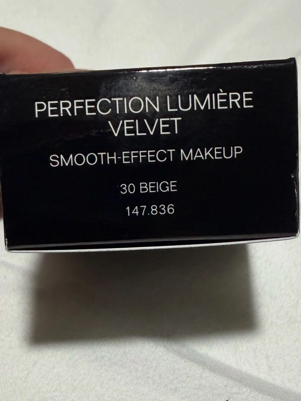 CHANEL Perfection Lumière Velvet Smooth-Effect Makeup SPF15 – Beige 30